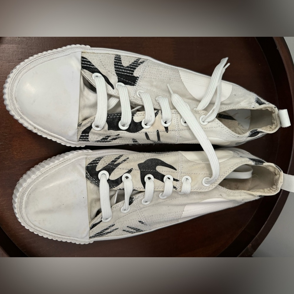 For Sale: Alexander McQueen Shoes 

McQueen shoes, worn only a couple of times!